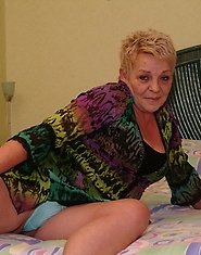 Kinky mature slut playing with a big toy
