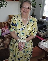 Kinky mama loving to get tied up