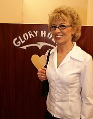 This horny mature slut loves to suck on the crapper